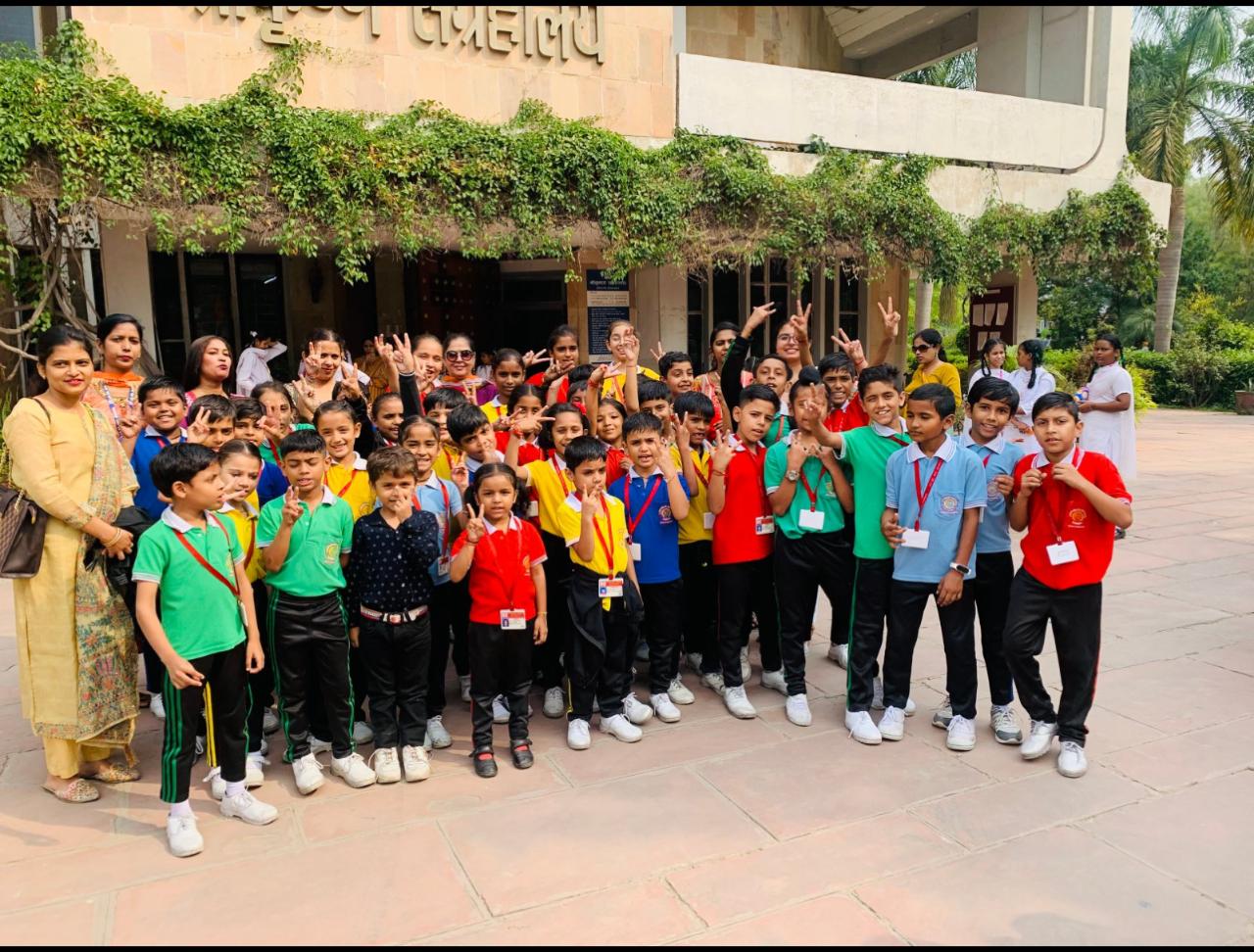 School tour group photo